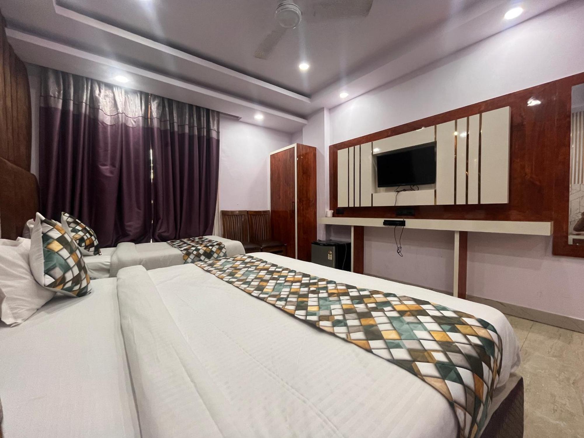 Hotel Embassy Near Rk Ashram Metro New Delhi Exterior photo
