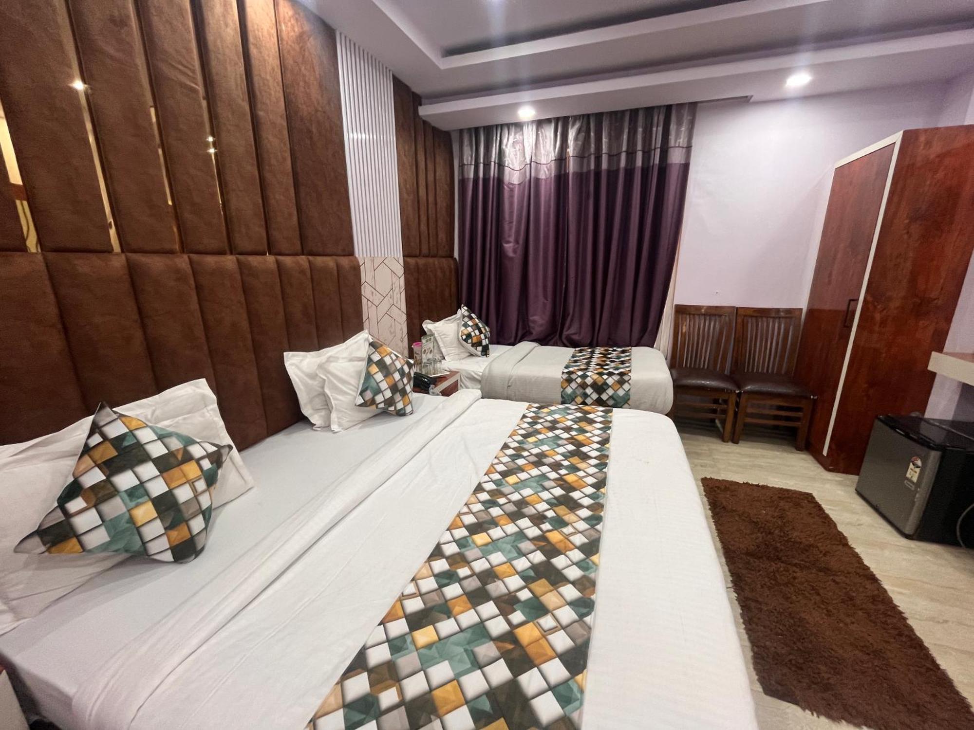 Hotel Embassy Near Rk Ashram Metro New Delhi Exterior photo