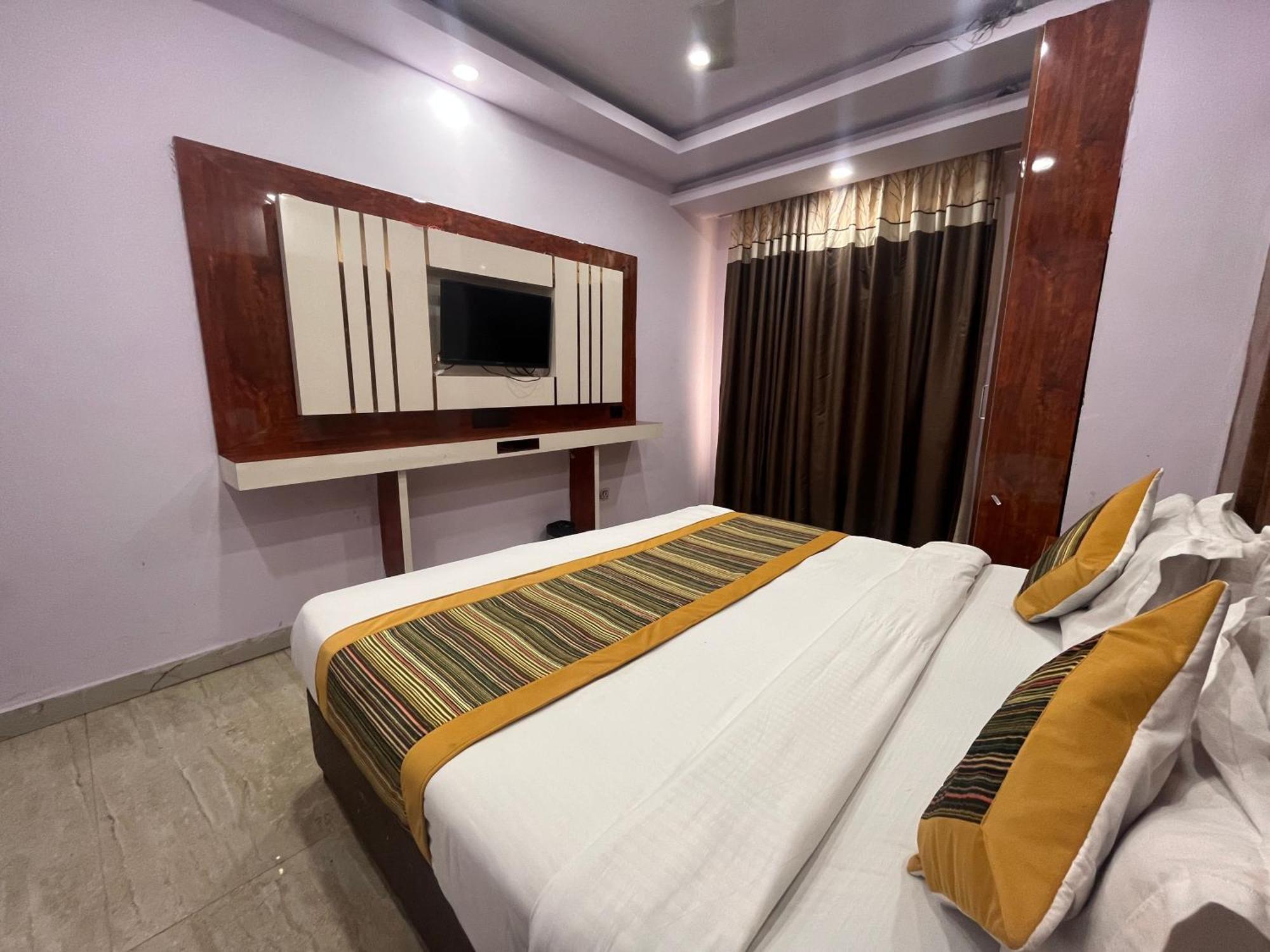 Hotel Embassy Near Rk Ashram Metro New Delhi Exterior photo