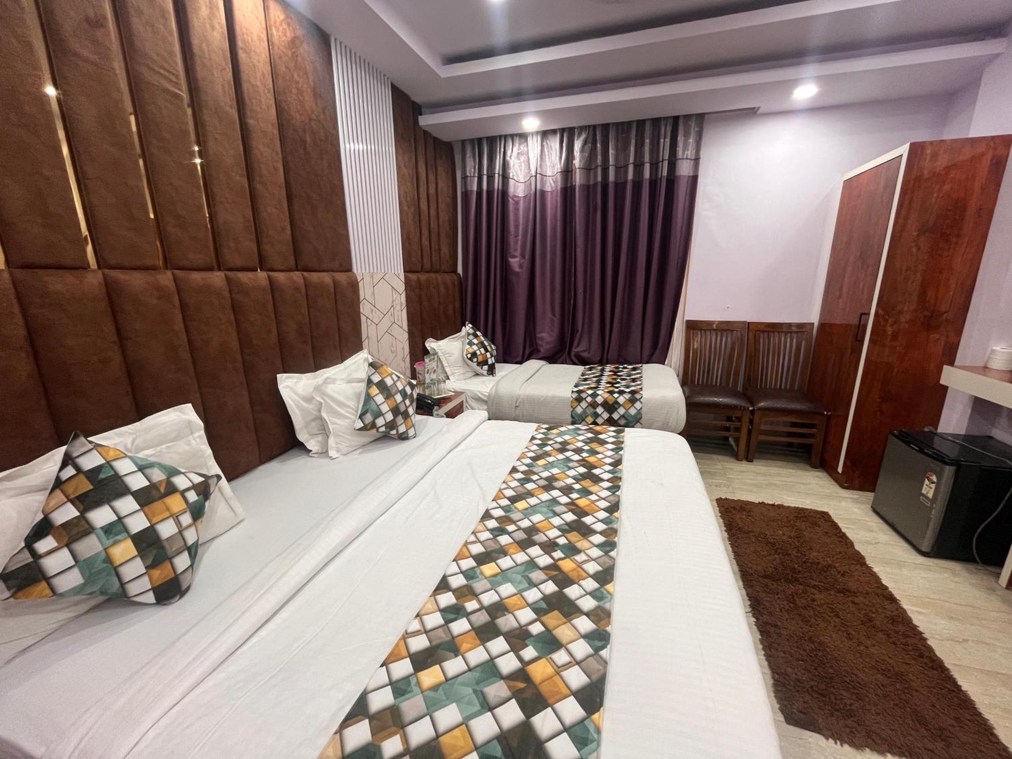 Hotel Embassy Near Rk Ashram Metro New Delhi Exterior photo