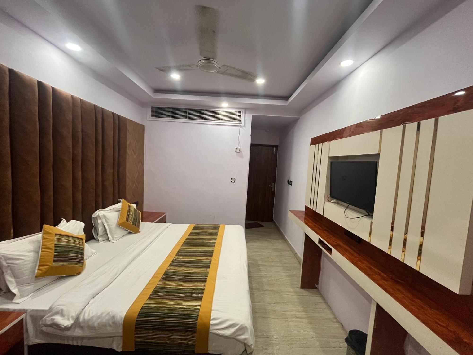 Hotel Embassy Near Rk Ashram Metro New Delhi Exterior photo