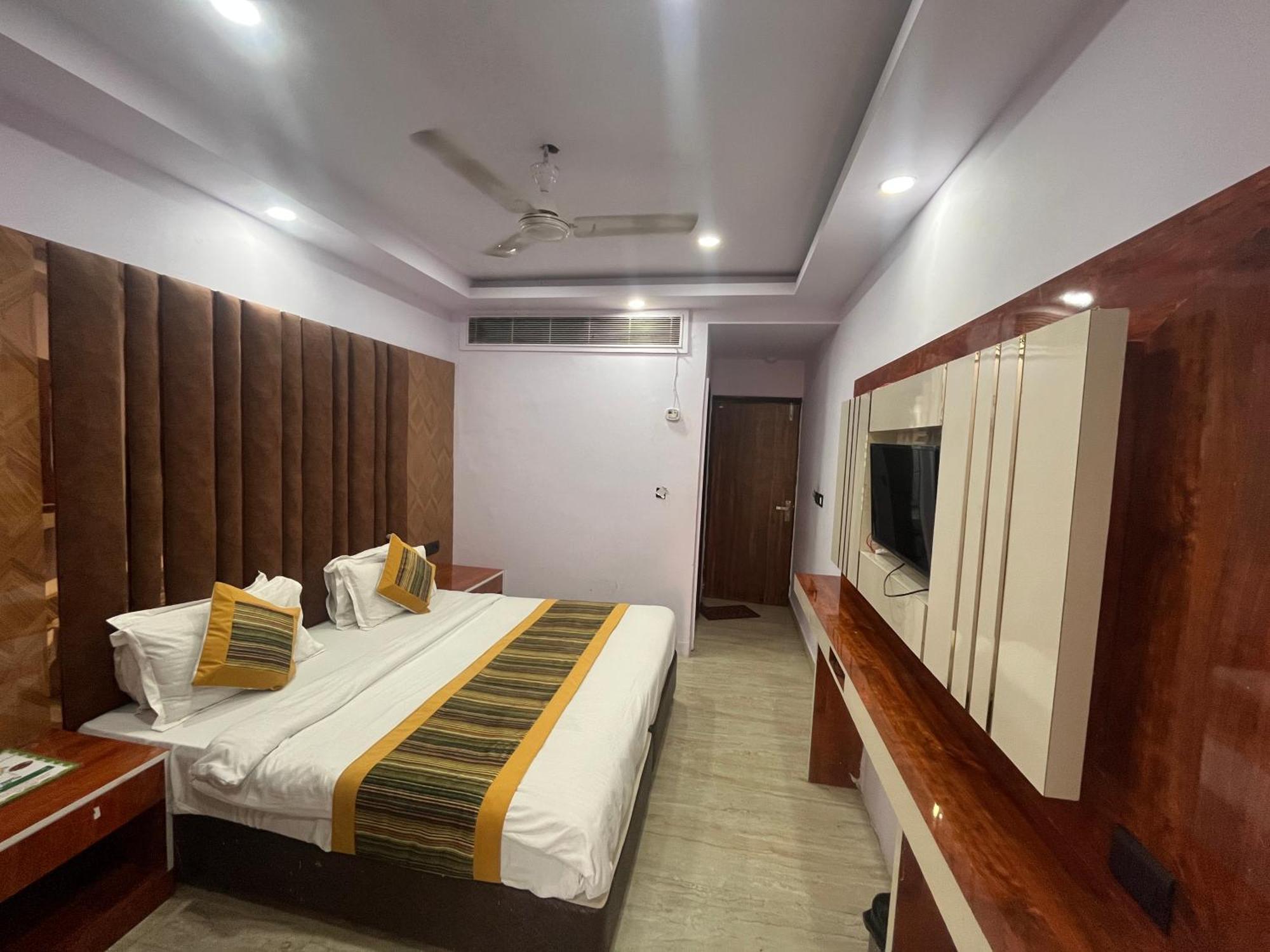 Hotel Embassy Near Rk Ashram Metro New Delhi Exterior photo