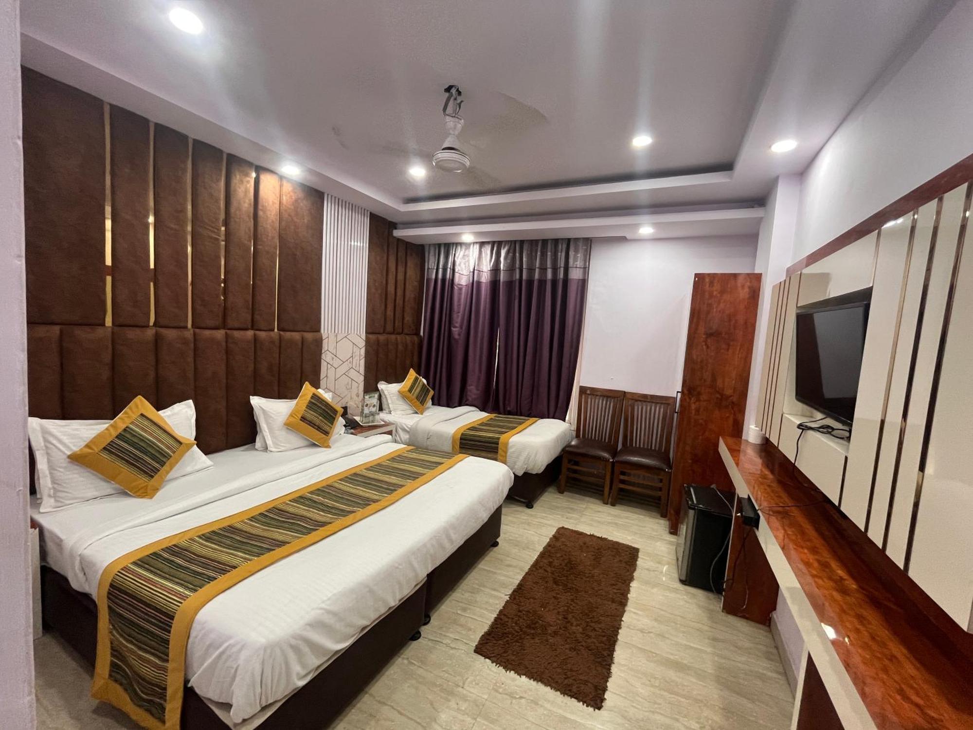 Hotel Embassy Near Rk Ashram Metro New Delhi Exterior photo
