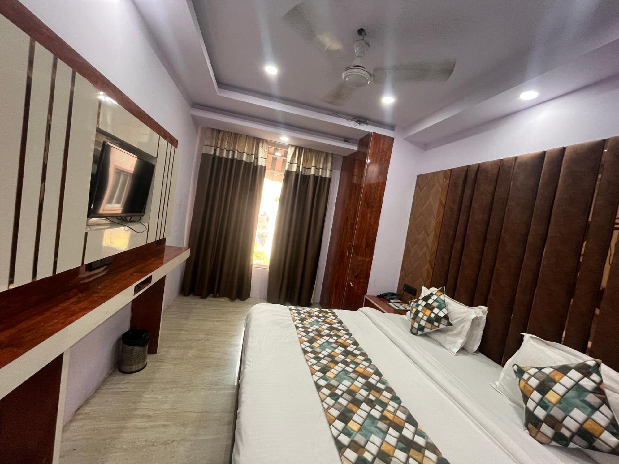 Hotel Embassy Near Rk Ashram Metro New Delhi Exterior photo