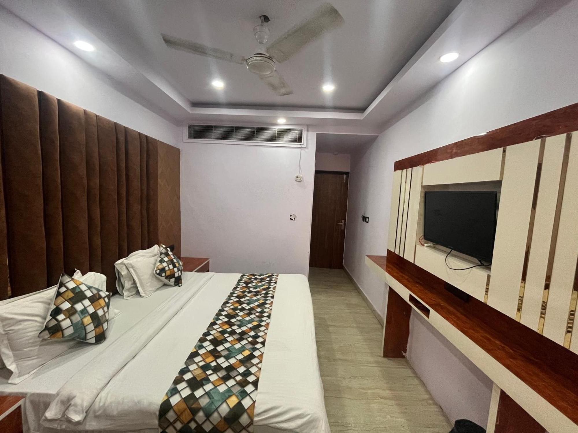 Hotel Embassy Near Rk Ashram Metro New Delhi Exterior photo
