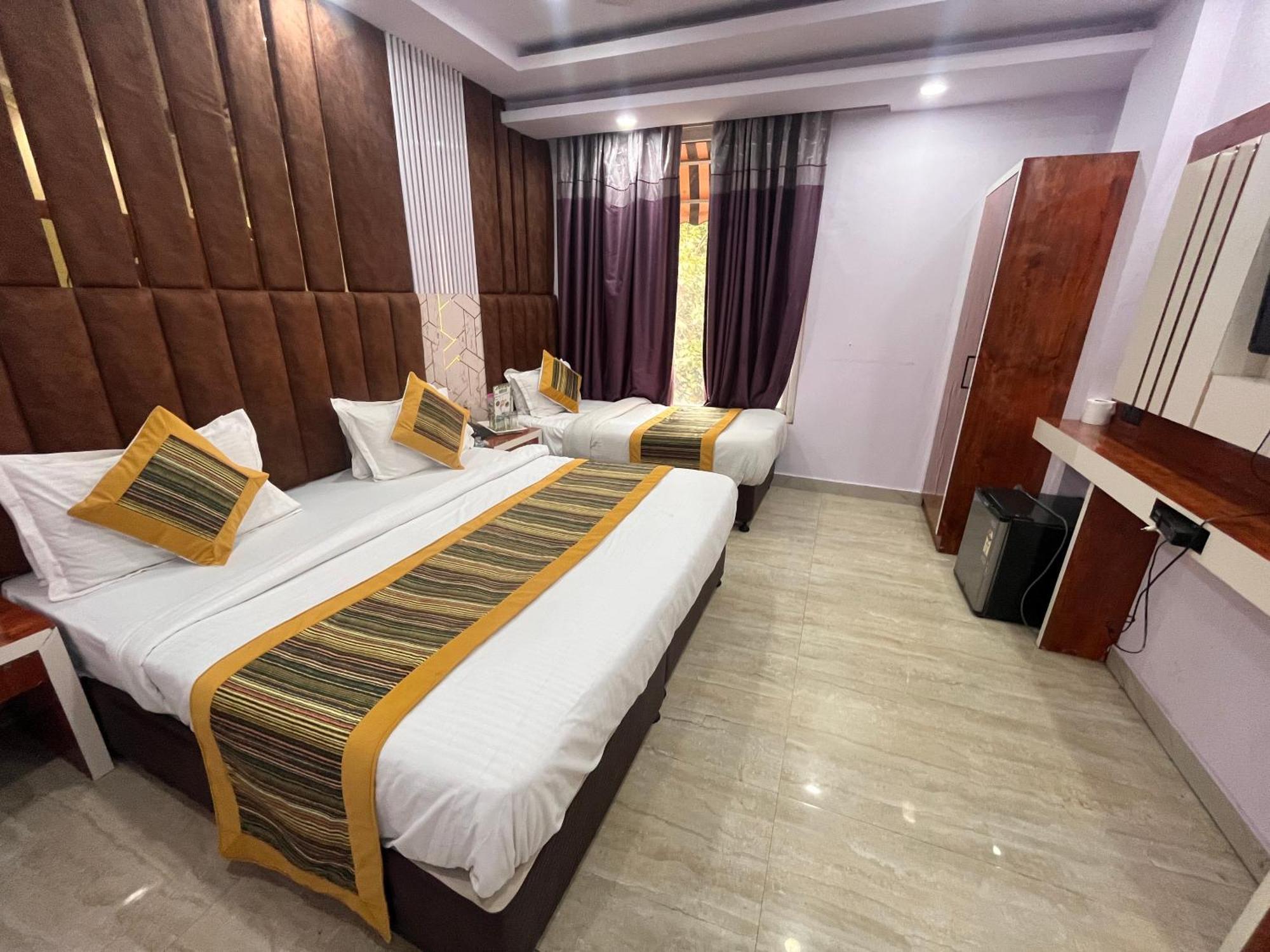 Hotel Embassy Near Rk Ashram Metro New Delhi Exterior photo